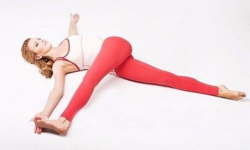 В зоне подмышек обычно скапливаются самые Упрямые запасы, так что тренироваться все равно придется. 03