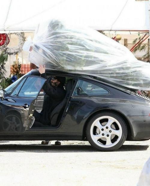 Киану ривз снова стал мемом - теперь рождественским. 02