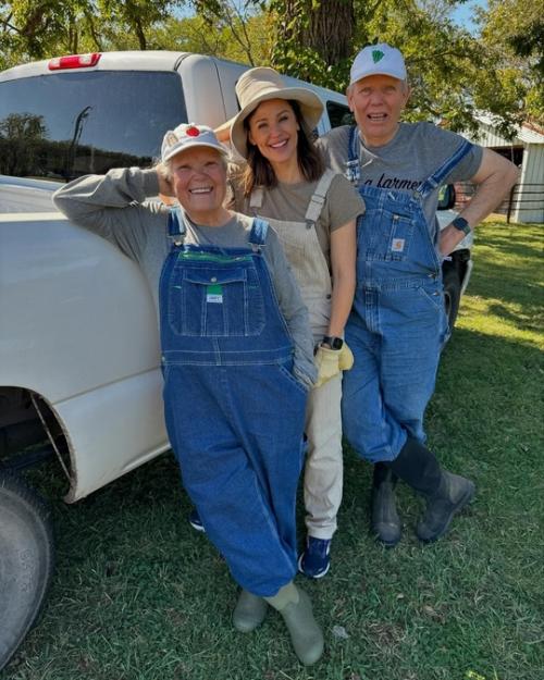 В 52 года Дженнифер гарнер полна энергии. 03