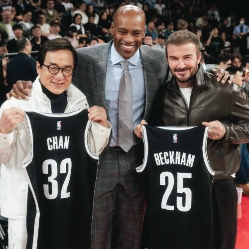 Дэвид Бекхэм и Джеки чан встретились на предсезонном матче NBA в Китае. 01