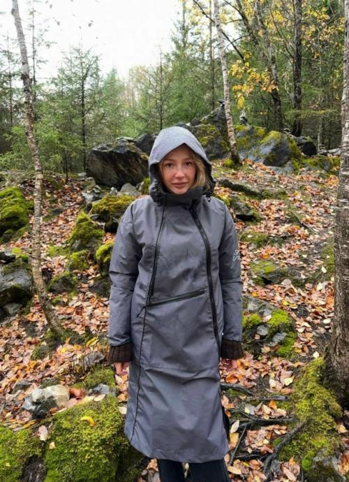 Телеведущая вновь напомнила о себе, опубликовав свежие кадры из путешествия по осенней Карелии. 02