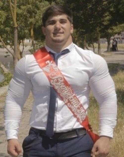 Какой массивный. Асхаб Тамаев. 01