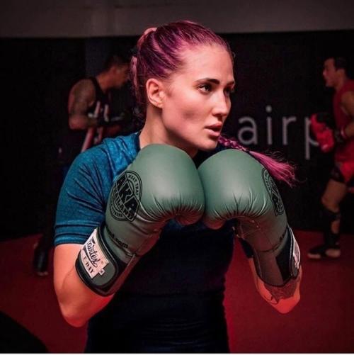 Боец UFC и ведущая на матч тв - Анастасия янькова. 02