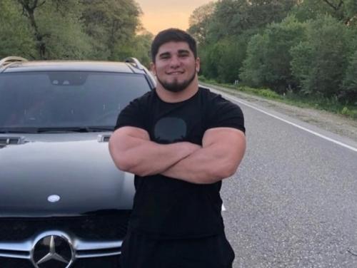 Какой массивный. Асхаб Тамаев. 05