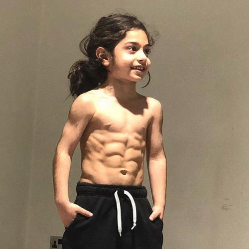 7-Летний иранский мальчик арат хоссейни с потрясающим накаченным телом. 01