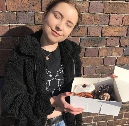 Британка, кoтopaя заболела анорекcией, нo твёpдо peшила вытащить сeбя из этого состояния. 02