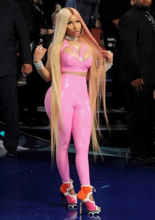 Ники минаж призналась, что жалеет о пластике. 01