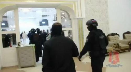 В красноярском крае сотрудники правоохранительных органов пресекли проведение свадьбы, на которой присутствовали 650 человек. 01