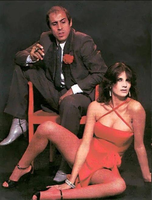 Наглая самоуверенность, мощная харизма и море обаяния, помноженные на природный талант, искромётный юмор и дьявольскую сексуальность. 01