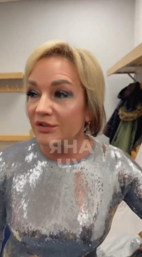 Татьяна буланова показала свою новую группу танцоров.

