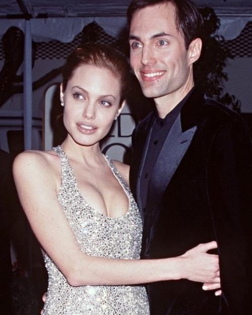 Красавчик брат Анджелины Джоли! 02