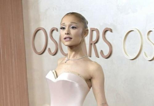 Ариана гранде весит 39 килограмм. 01