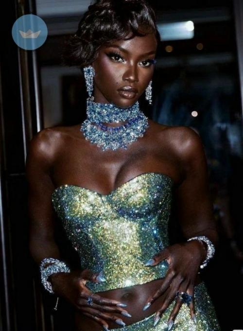 Живая кукла Анок яй стала главной моделью 2025 года по решению британского совета моды. 02