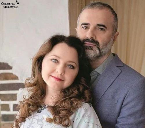 Актриса Валентина Рубцова и её муж Артур Мартиросян вот уже 11 лет живут в счастливом браке и воспитываю дочку. 05