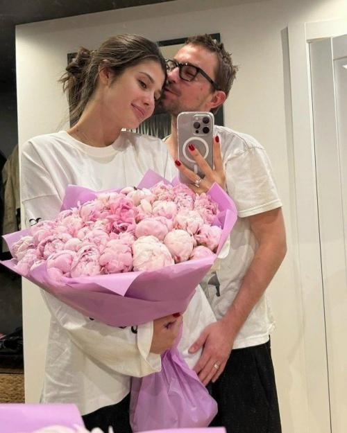 Семейная идиллия александра и виктории петровых вышла на новый уровень.  