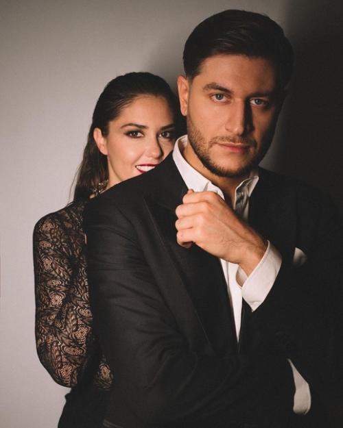 Не о чем, впрочем как и его бывшая, певцы ртом. 01