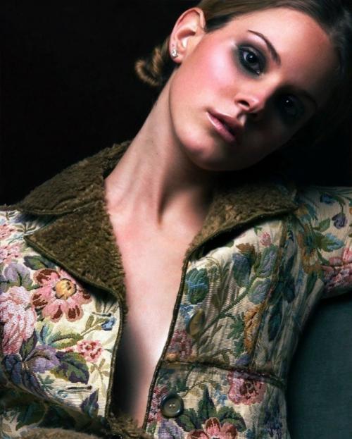 До того, как Лана дель рей стала певицей, она работала моделью под своим настоящим именем лиззи грант. 06