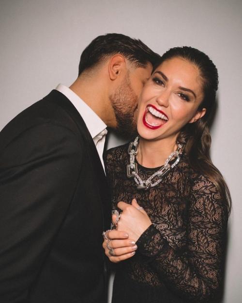 Не о чем, впрочем как и его бывшая, певцы ртом. 02