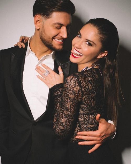 Не о чем, впрочем как и его бывшая, певцы ртом. 03