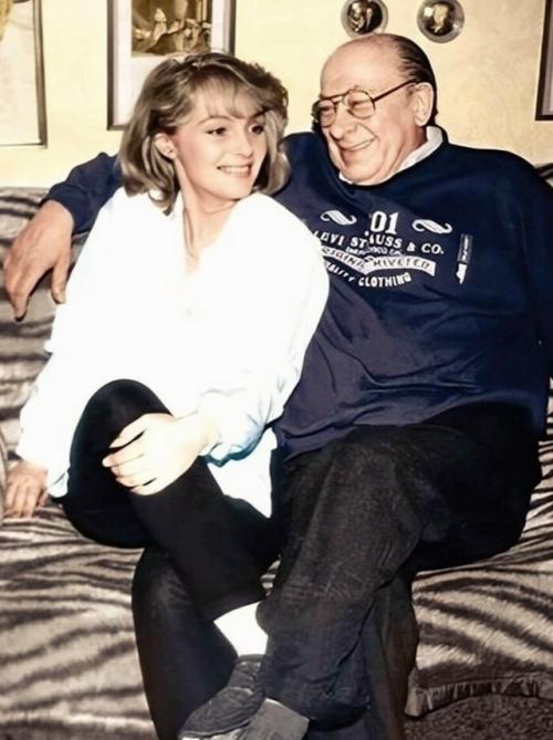 Ей было 23 года, а ему - 60: роман, который стал предметом обсуждения по всей стране.

