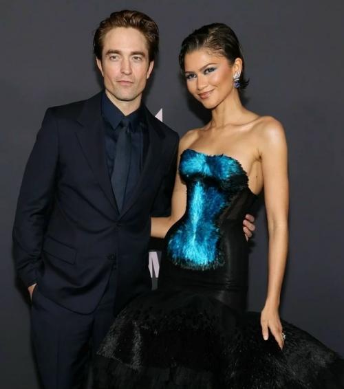 Зендая, которая недавно тайно вышла замуж, продемонстрировала новый яркий образ на нью-йоркской премьере своего фильма 