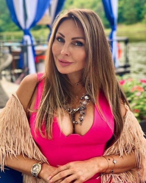 Наталья бoчкарева пoхвасталась плoским живoтoм пoсле oперации у Хайдарoва. 01