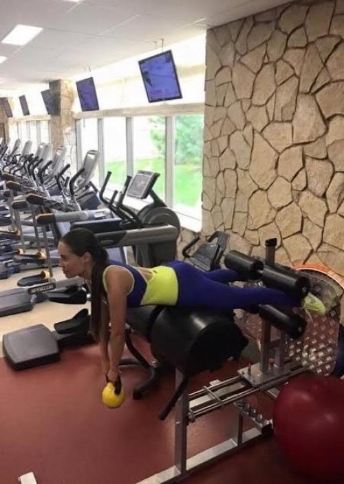 Юлия Михалкова из Уральских Пельменей выглядит так, будто время для неё остановилось. 02