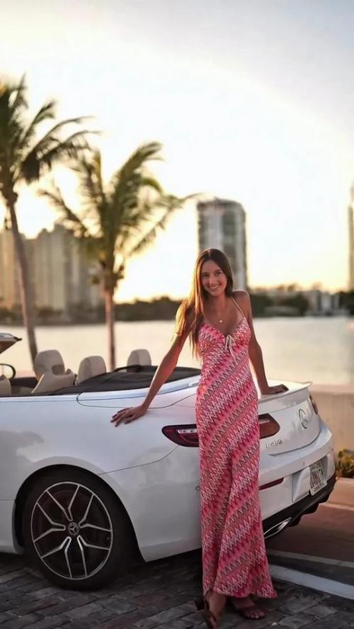 Платье с декольте и кабриолет: дочь Кристины Орбакайте отметила 14-летие в Майами. 01