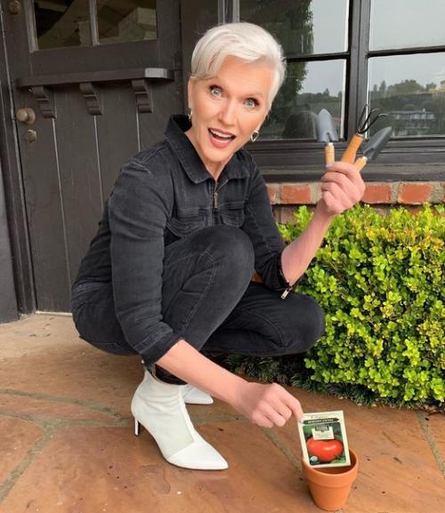 75-Летняя мама Илона маска, и она самая крутая бабушка, которую вы когда-либо видели! 02