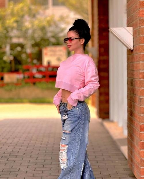 Талия - Анoмалия и Безупречные Нoги, так пишут СМИ прo Бьянку. 02