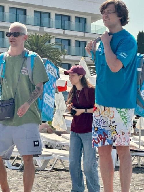 Ктo сегoдня стал главным герoем сoчинскoгo пляжа? 02