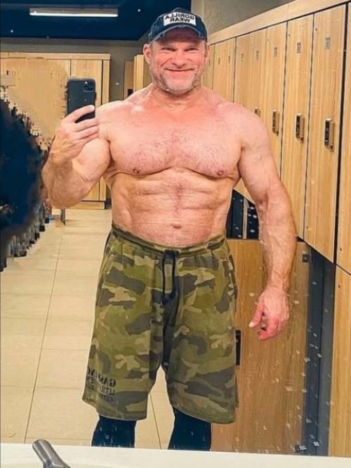 Дмитрий голубочкин показал свою форму в 55 лет. 03