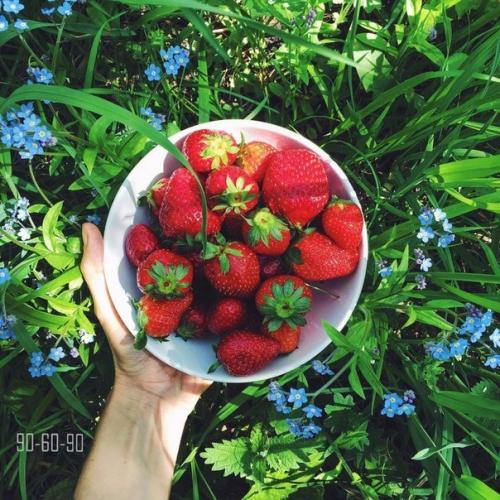 Красивая прическа на среднюю длину волос. 01