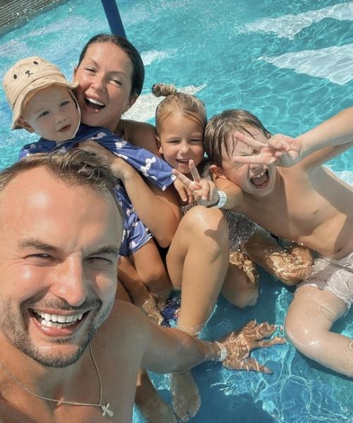 Нюша шокировала публику, объявив о своем решении разойтись с мужем. 03 Нюша шокировала публику, объявив о своем решении разойтись с мужем. 03