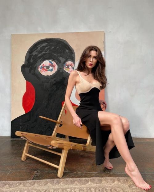 Красотка Анна Заворотнюк фигурка у нее просто бомба. 02