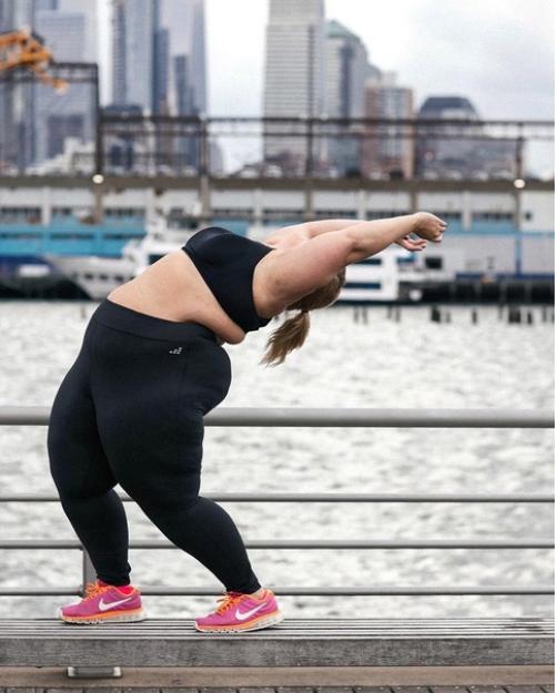 Фэшн - блогер Анна о'Брайен недавно заключила рекламный контракт с производителем спортивной одежды Academy Sports and Outdoors. 04