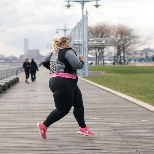 Фэшн - блогер Анна о'Брайен недавно заключила рекламный контракт с производителем спортивной одежды Academy Sports and Outdoors. 02