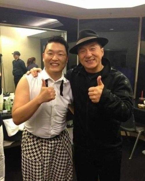 В 2012 году южнокорейский исполнитель PSY выпустил Gangnam Style - шуточный и абсурдный трек, который вообще не задумывался как мировой хит. 02