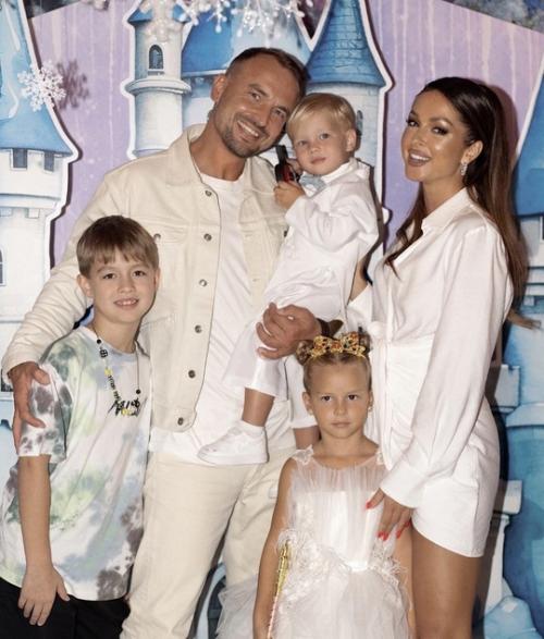 Нюша шокировала публику, объявив о своем решении разойтись с мужем. 02 Нюша шокировала публику, объявив о своем решении разойтись с мужем. 02