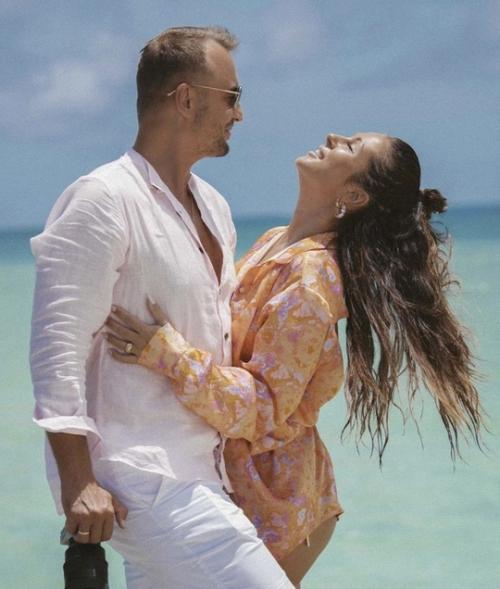 Нюша шокировала публику, объявив о своем решении разойтись с мужем. 01 Нюша шокировала публику, объявив о своем решении разойтись с мужем. 01