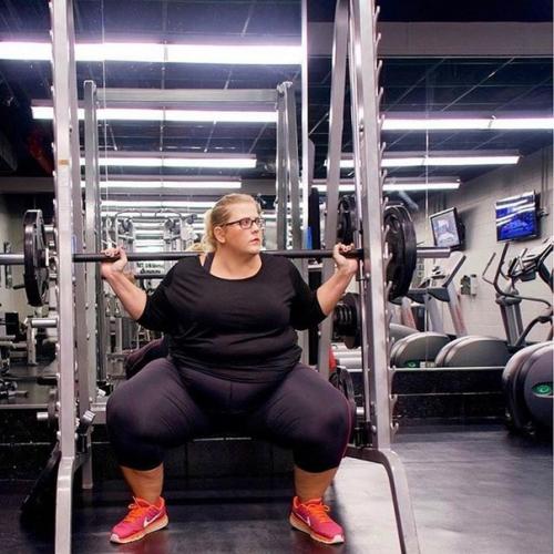 Фэшн - блогер Анна о'Брайен недавно заключила рекламный контракт с производителем спортивной одежды Academy Sports and Outdoors. 03