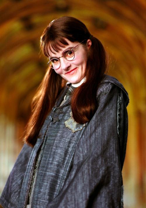 Актрисе плаксы мертл было 37, когда она прошла кастинг на роль 14-летней призрачной школьницы. 01