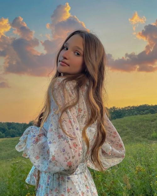 Самой популярной тиктокершей России в 2024 году является Лиза Анохина. 02