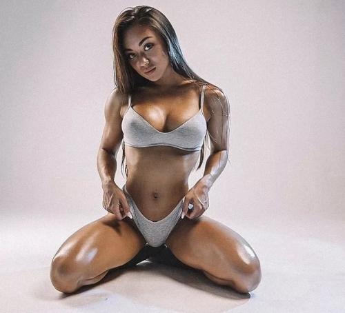 Наша Сибирь славится не только здоровыми и крепкими мужчинами, но и потрясающими женщинами. 01