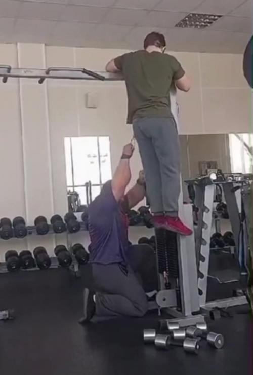 Как выглядит тренировка рук 27-летнего Андрея смаева. 01