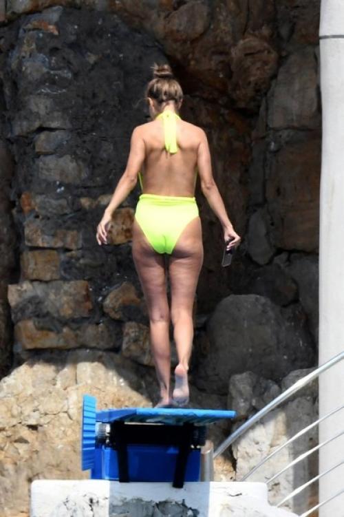 Попа бони до и после Приседаний. 01