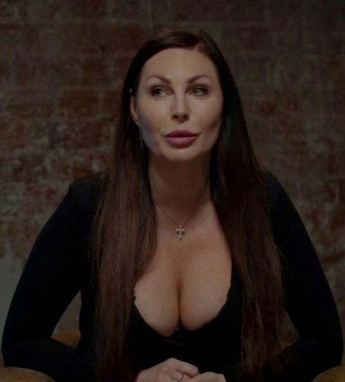 Актриса Наталья Бочкарева, известная по роли жены гены Букина в сериале Счастливы Вместе, поразила поклонников своим внешним видом. 01