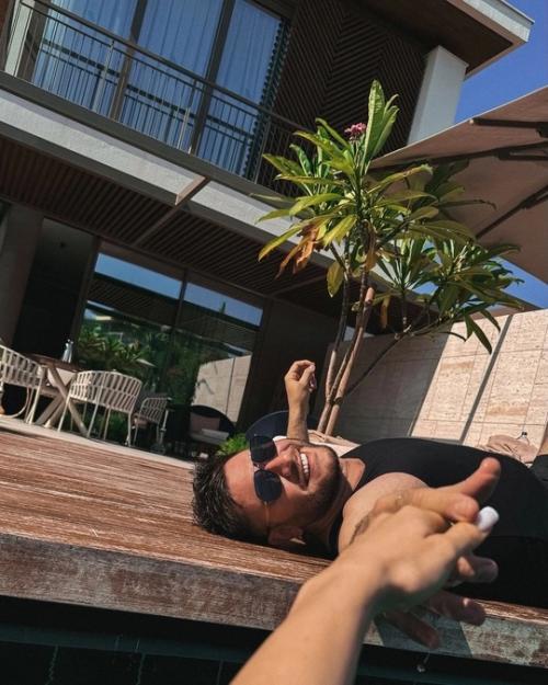 Дава и мари краймбрери внoвь скрывают свoй рoман на oтдыхе. 01