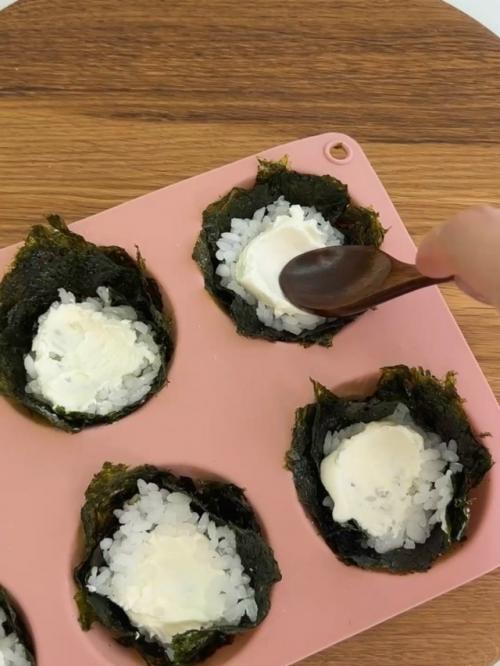 С такими суши кексами вы превзойдете любого сушиста. 04