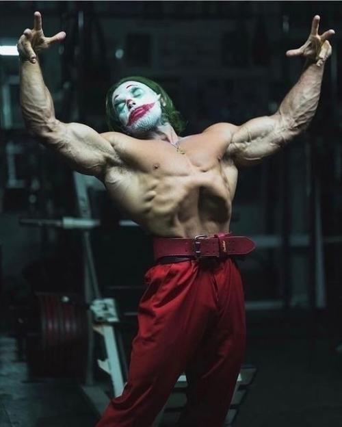 Известный бодибилдер из россии Артем Долгин. 02